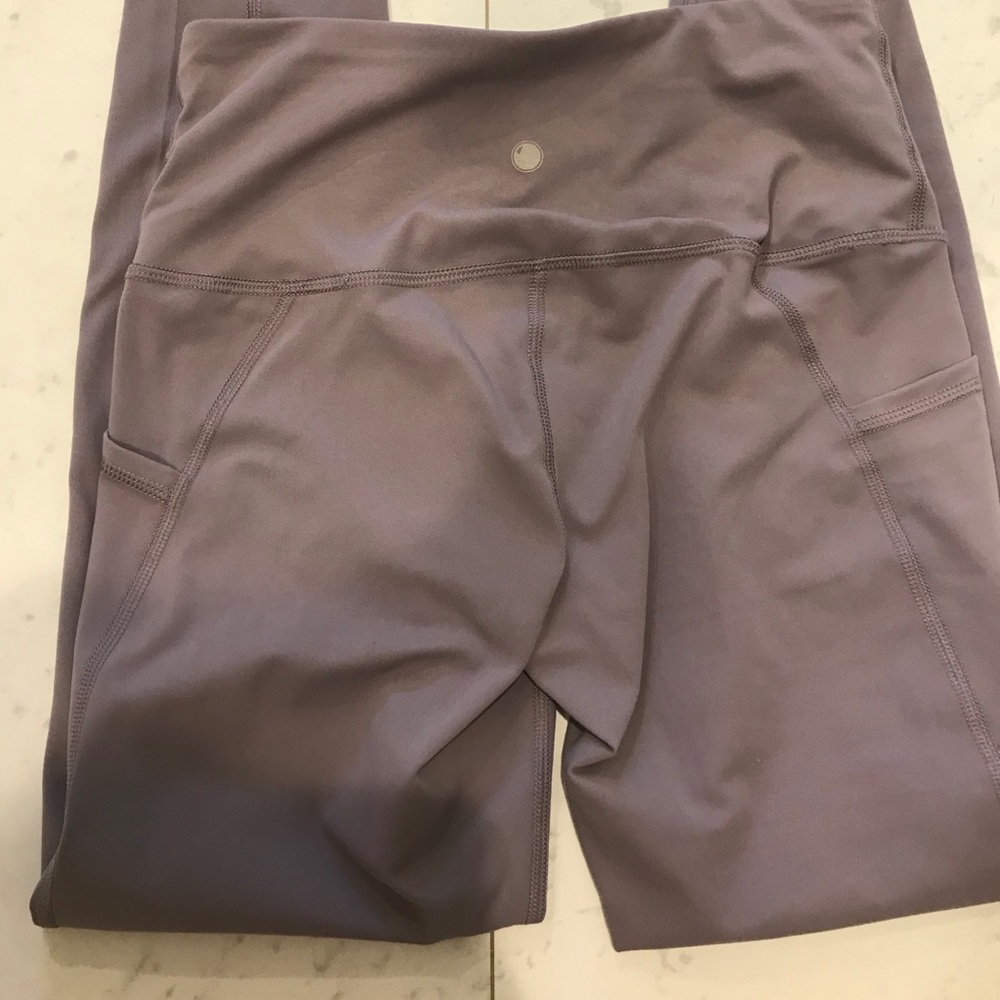3/$15✨Yogalicious leggings purple/gray, pockets